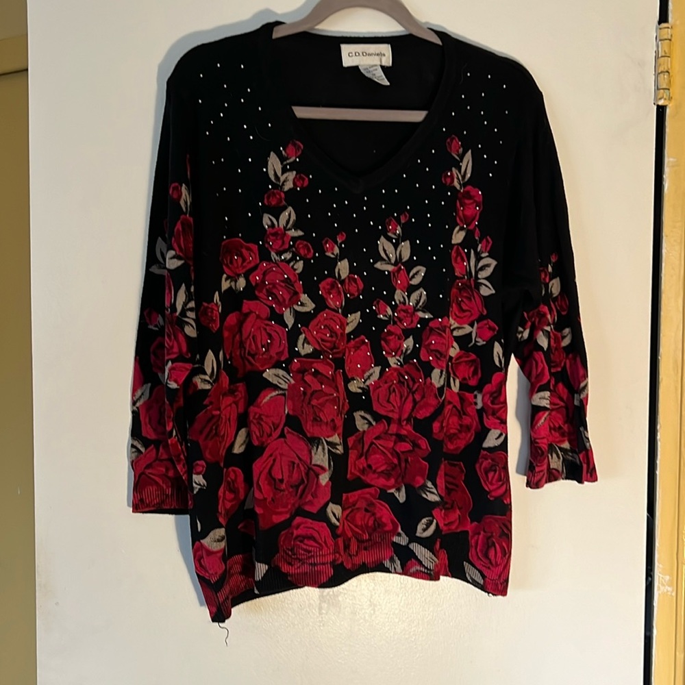 Light weight black with deep red roses Size 2X C.D. Daniel’s